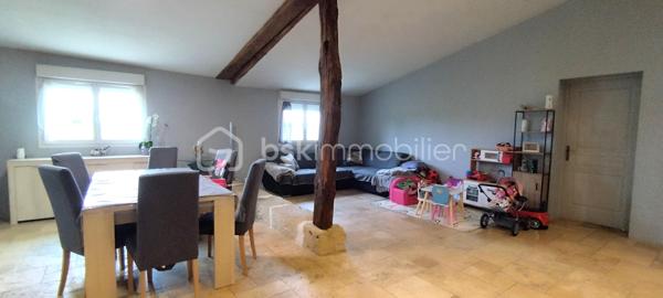 A vendre entre Tonneins et  Marmande, au cœur de la Nouvelle Aquitaine, Ancienne ferme rénovée. 
En osmose avec son environnement rural et verdoyant, venez profiter de cette maison pierre de plein pied idéalement située. 
La maison vous surprend autant par son espace intérieur que extérieur. 
Vous pouvez profiter :
- de prestations très appréciées comme : séjour avec son poêle, cuisine équipée et aménagée, chauffage par pompe a chaleur, piscine (en construction)...
- de l'espace : nombreuses chambres, salle de bain, WC, rangements, terrain clos, abri de jardin, carport...
L'élégance de ce lieu unique vous accueille dès à présent et vous offre l'opportunité de poser vos valises dès à présent.
Coup de coeur garantie :)