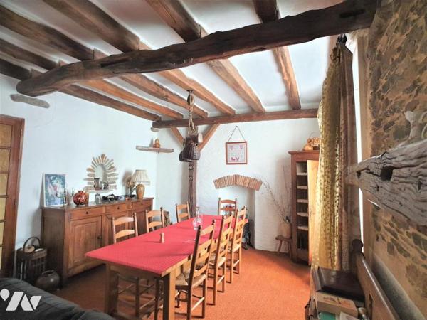 Ensemble immobilier en centre-ville Maison sur quatre niveaux et local commercial loué