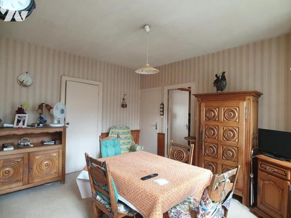 Ensemble immobilier en centre-ville Maison sur quatre niveaux et local commercial loué