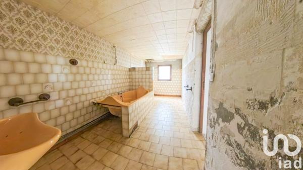 Maison traditionnelle 7 pièces de 155 m² à Saint-Gérand-le-Puy (03150)