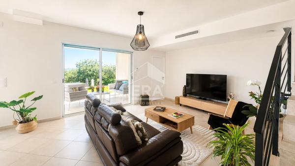 Maison récente 4 pièces avec piscine à La Gaude - Vue dégagée sur montagnes