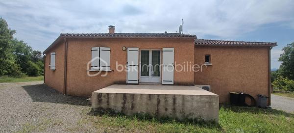 SAUVE (Gard) - VUE PANORAMIQUE - MAISON DE 124 m² - PISCINE AU SEL - POOL HOUSE DE 61 m² - TERRAIN D'ENVIRON 2800 m² - CAVE IMMENSE

EMPLACEMENT PRIVILÉGIÉ ! 

Sauve, village médiéval situé à 50 min de la Mer, 40 min de Nîmes dans le département du Gard en région Occitanie.

Située dans un environnement privilégié, au cœur d'un cadre naturel recherché avec vue sur les contreforts des Cévennes, cette charmante maison en R+1 construite en 2004 développe une surface habitable de 124 m², une annexe de 61 m² accolée à la piscine implantée sur une vaste parcelle d'environ 2936 m².
La maison se compose d'un espace de vie convivial et lumineux d'environ 55 m² qui se prolonge vers une agréable terrasse, d'une cuisine fonctionnelle toute équipée communiquant avec un 2eme terrasse offrant un espace accueillant supplémentaire.
L'ensemble nuit dispose de 3 belles chambres, d'une vaste salle de bains avec douche italienne et un toilette séparé.

Côté équipements, la maison est dotée de tout le confort moderne : fibre optique, vide sanitaire, buanderie / cellier, double vitrage, moustiquaires,  assainissement collectif, et chauffage individuel avec climatisation réversible par le sol pour un confort optimal en toute saison. 

À quelques minutes des commerces, des écoles et des transports en commun, cette maison offre un cadre de vie idéal pour les familles en quête de sérénité et de confort.

Pour plus d'informations ou pour organiser une visite, n'hésitez pas à me contacter.