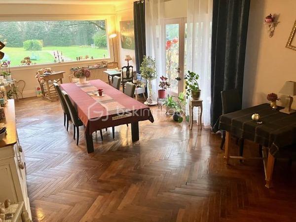 Local commercial de 299 m²