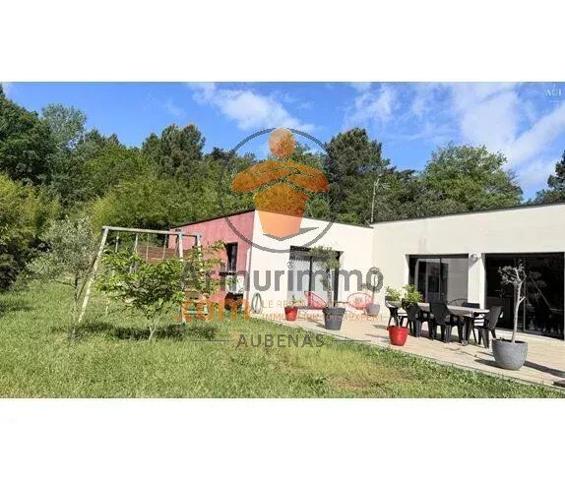 Vente                                                      Propriété
                        
                     5 pièces                      188 m2                     à Salavas