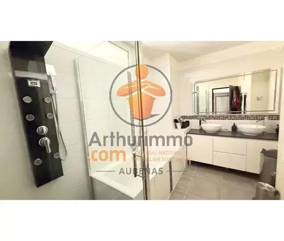 Vente                                                      Propriété
                        
                     5 pièces                      188 m2                     à Salavas
