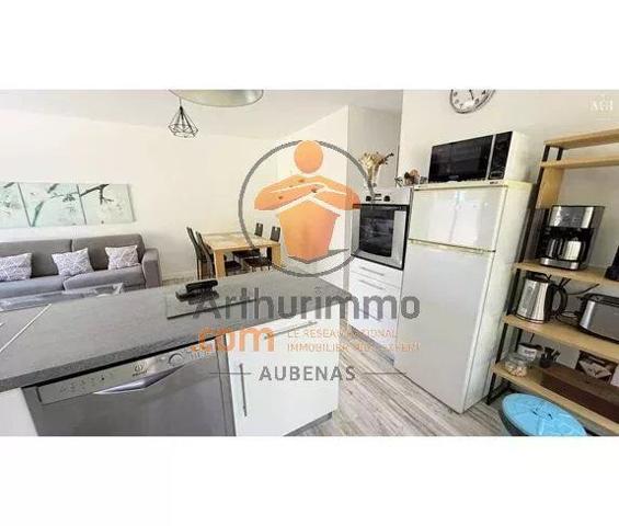 Vente                                                      Propriété
                        
                     5 pièces                      188 m2                     à Salavas