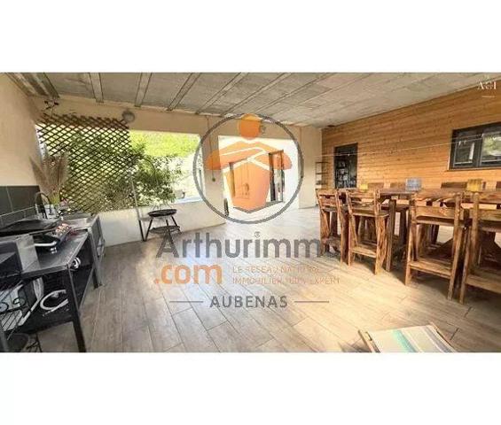 Vente                                                      Propriété
                        
                     5 pièces                      188 m2                     à Salavas