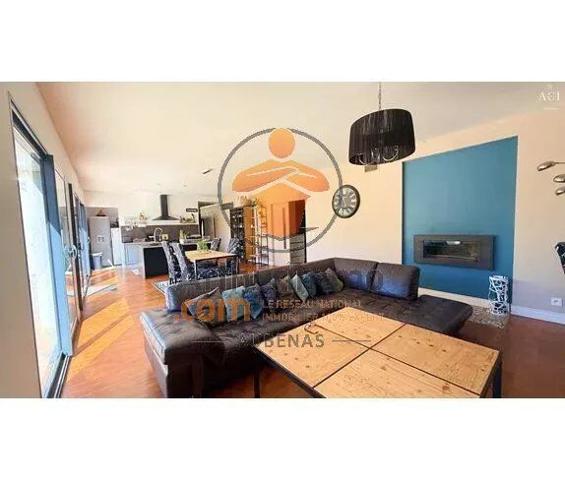 Vente                                                      Propriété
                        
                     5 pièces                      188 m2                     à Salavas