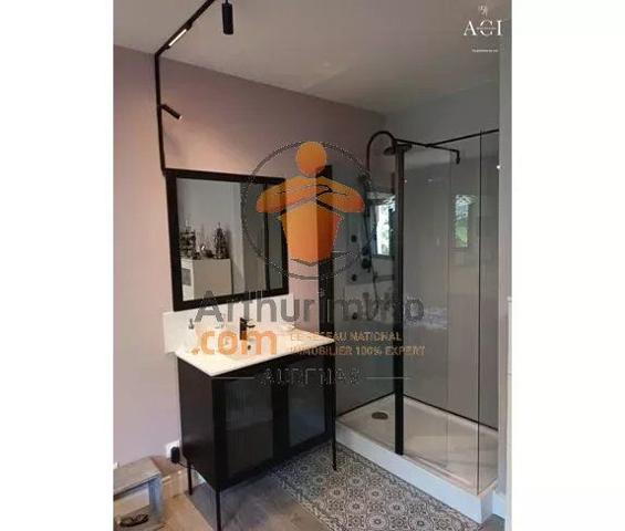 Vente                                                      Propriété
                        
                     5 pièces                      188 m2                     à Salavas