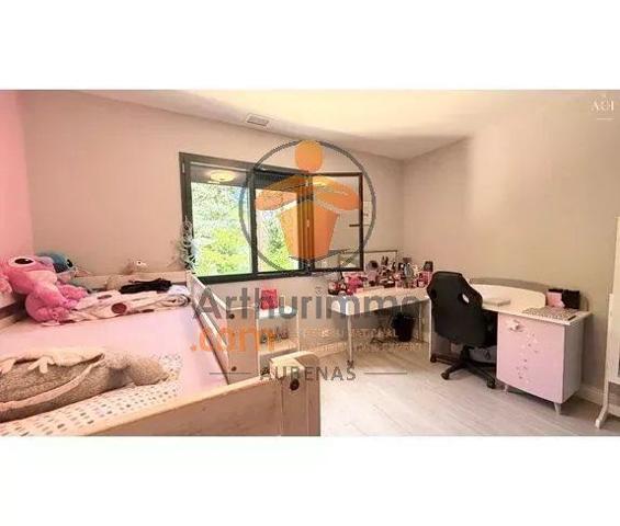 Vente                                                      Propriété
                        
                     5 pièces                      188 m2                     à Salavas