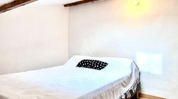 TYPE 4/5 AU COEUR DU VILLAGE DE GINASSERVIS PROCHE PARKING ET COMMODITES