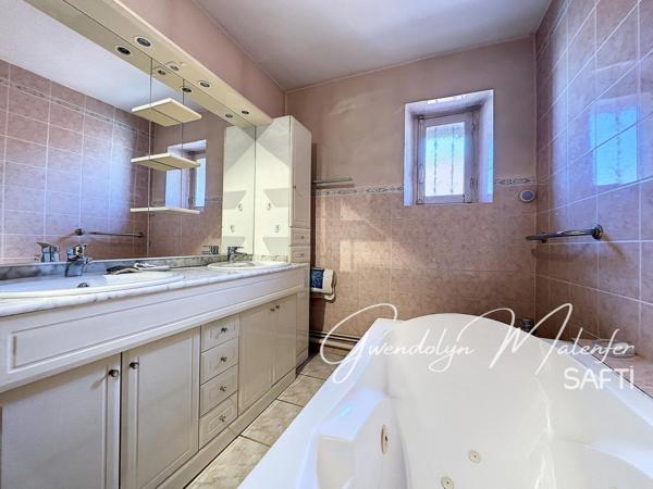 Découvrez cette magnifique maison chargée d'histoire !