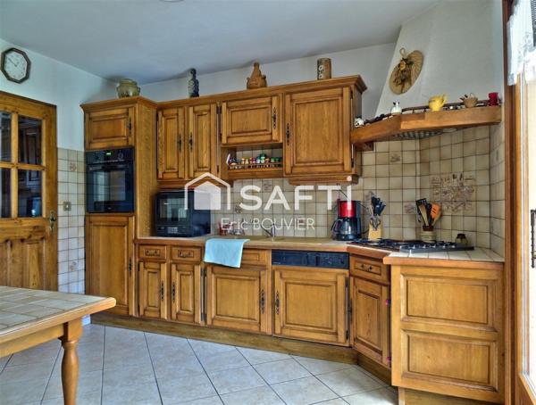 Charmante Camérica semi-individuelle avec véranda, garage, carport et jardin