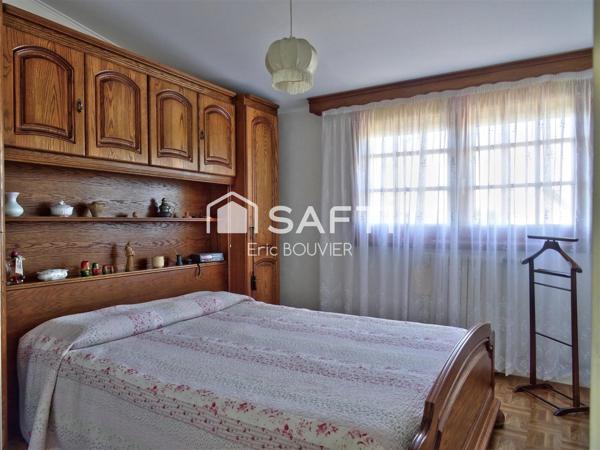 Charmante Camérica semi-individuelle avec véranda, garage, carport et jardin