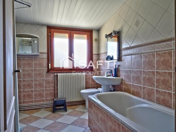 Charmante Camérica semi-individuelle avec véranda, garage, carport et jardin