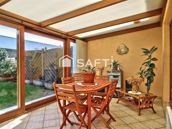 Charmante Camérica semi-individuelle avec véranda, garage, carport et jardin