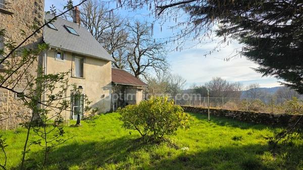 JOLIE PETITE MAISON EN PIERRE DANS L'UN DES PLUS BEAUX COIN DU PLATEAU DE MILLEVACHES