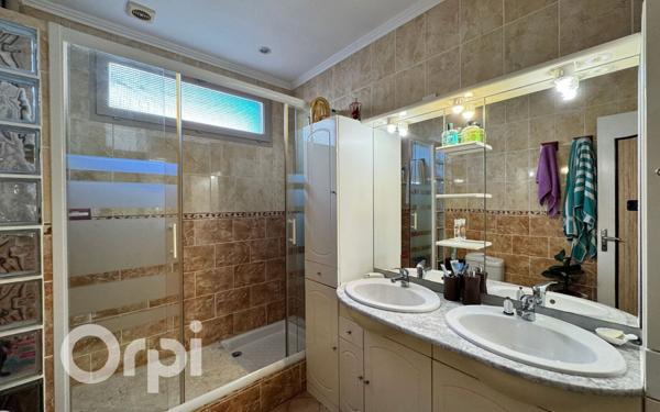 Maison à vendre    5 pièces •  Saint-Martin-de-Crau