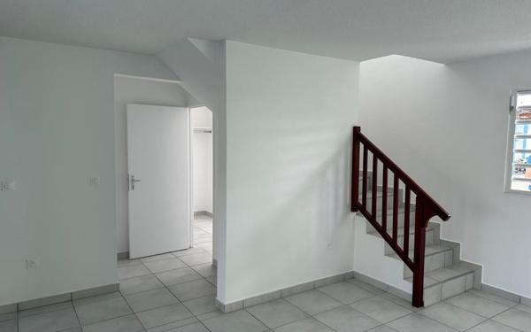 Maison à louer    4 pièces •  Le Diamant