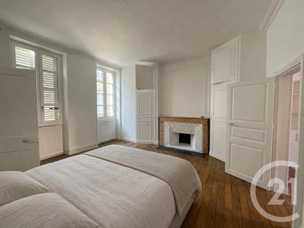 Maison à vendre  8 pièces - 191,90 m 2   MOULINS  - 03