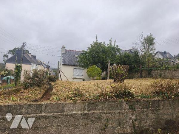 Maison à vendre à Pont-de-Buis-lès-Quimerch (29590) en Finistère (29)

Maison en vente située...