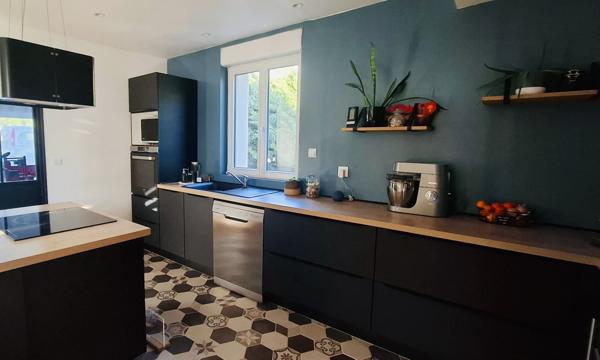 Maison lumineuse, 5 chambres avec piscine et vue sur la nature