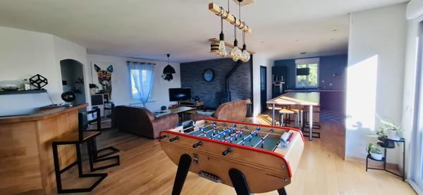 Maison lumineuse, 5 chambres avec piscine et vue sur la nature