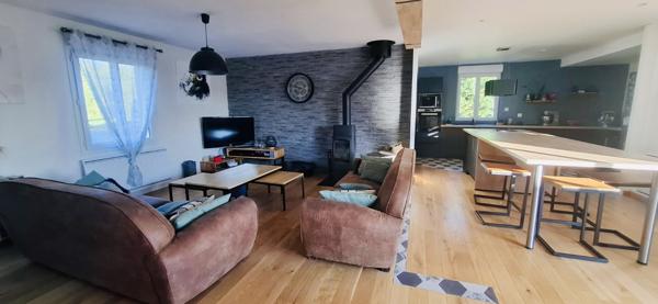 Maison lumineuse, 5 chambres avec piscine et vue sur la nature