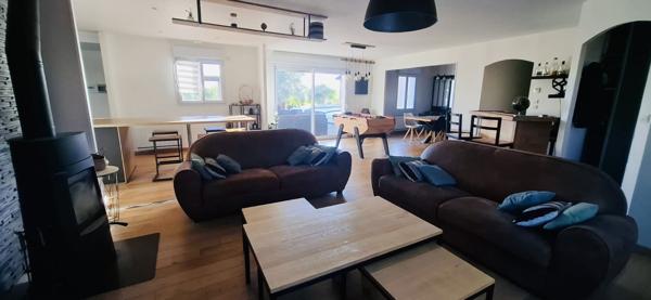 Maison lumineuse, 5 chambres avec piscine et vue sur la nature