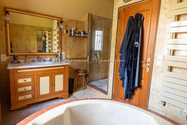 Charme de l'ancien au coeur de Montgresin !