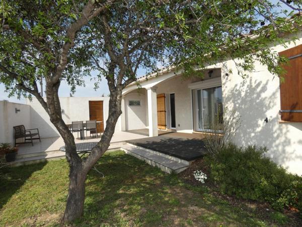 Villa plain pied 114m² 4 chambres sur terrain arboré de 1398m² avec piscine 9x5