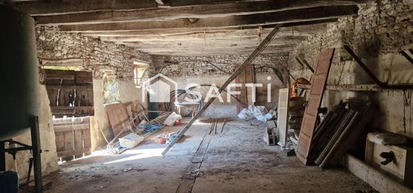 Corps de ferme à rénover sans vis à vis.