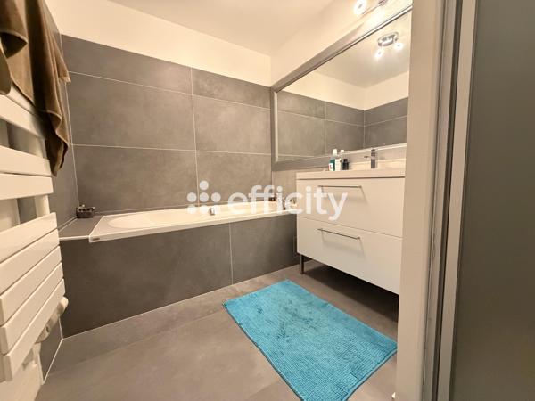 Appartement
         5 pièces
        - 150 m² Exclusivité 550 000 € *