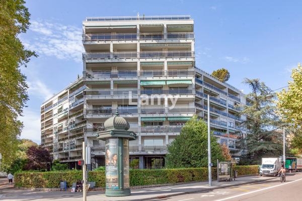 Appartement t2 avec cave et stationnement intérieur