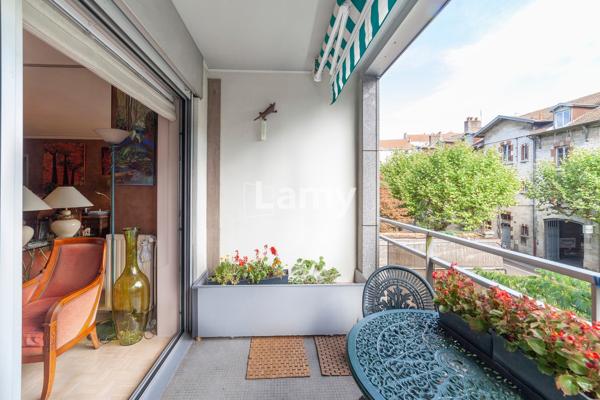 Appartement t2 avec cave et stationnement intérieur