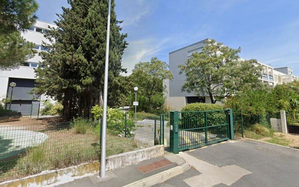 Stationnement à louer