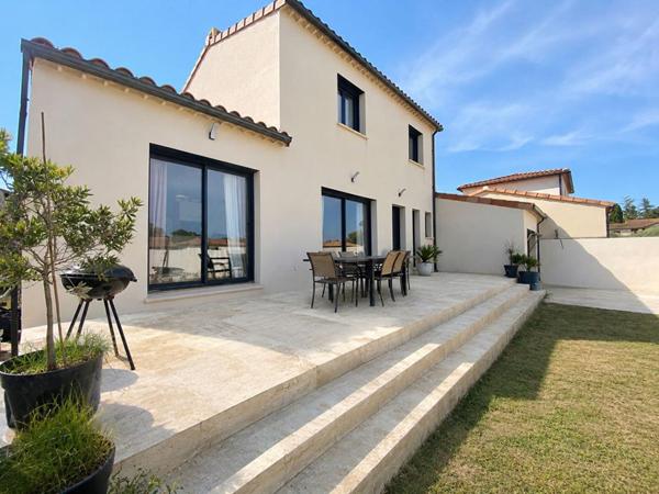 Villa récente 4 pièces avec jardin et garage, au calme