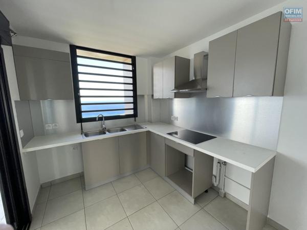 A louer à Saint Leu appartement T4 spacieux récent avec vue mer