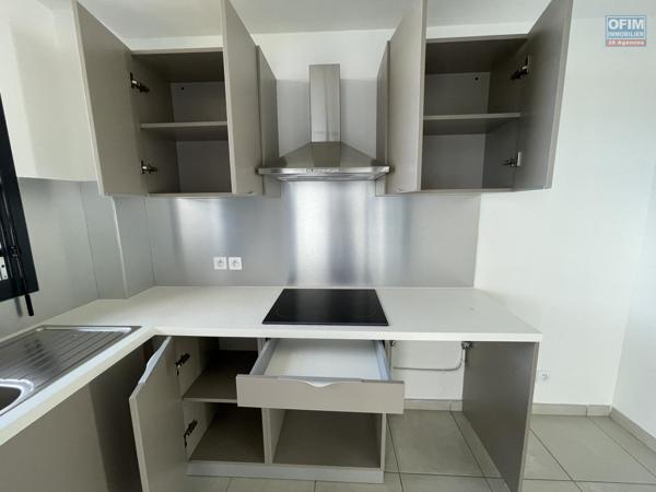A louer à Saint Leu appartement T4 spacieux récent avec vue mer
