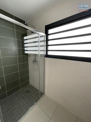A louer à Saint Leu appartement T4 spacieux récent avec vue mer