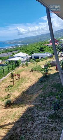 A louer à Saint Leu appartement T4 spacieux récent avec vue mer