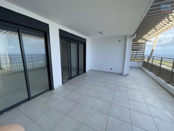 A louer à Saint Leu appartement T4 spacieux récent avec vue mer