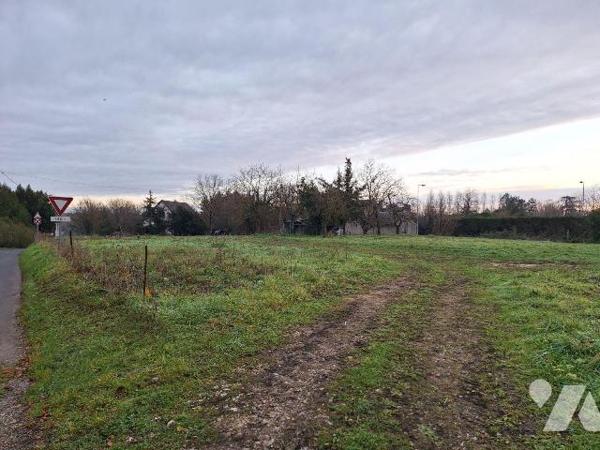 Un ensemble de 5 parcelles de terrain à bâtir non viabilisées.
- Lot 1 pour 719m²
- Lot 2 pou...