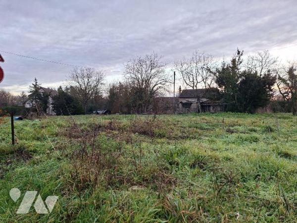 Un ensemble de 5 parcelles de terrain à bâtir non viabilisées.
- Lot 1 pour 719m²
- Lot 2 pou...