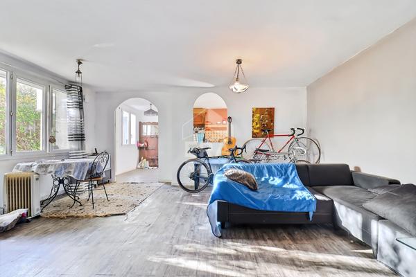 Maison - Secteur Boileaux - 110m2 - Rénovation à prévoir - Garage - Plan de cuques 13380