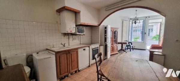 Maison de ville érigée en R+2 et d'une superficie habitable de 63,52 m²