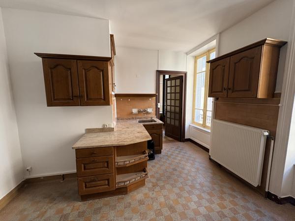 TARARE - QUARTIER DU CHATEAU - IMMEUBLE 110M²