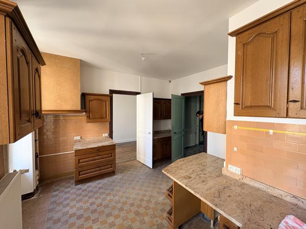 TARARE - QUARTIER DU CHATEAU - IMMEUBLE 110M²