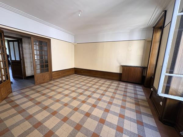 TARARE - QUARTIER DU CHATEAU - IMMEUBLE 110M²
