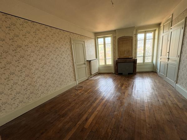 TARARE - QUARTIER DU CHATEAU - IMMEUBLE 110M²